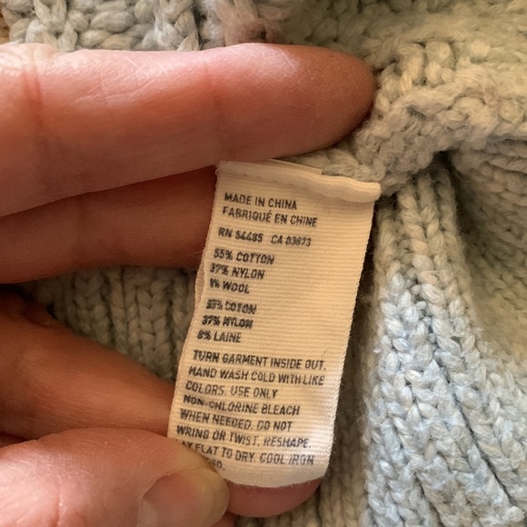 Super soft & comfy AE 🦅 sweater - Picture 9 of 10